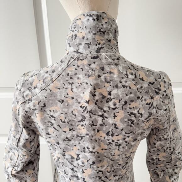 Lululemon Nice Asana Grey Beige White Camo Print Full Zip Jacket Women’s Size 6 - Picture 5 of 9